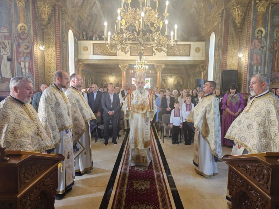 Resfințirea bisericii Parohiei Târgu Mureș V 297263