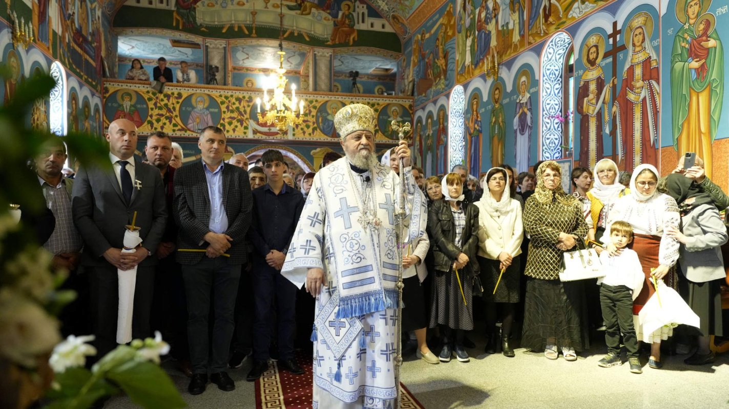 Sfințirea Bisericii „Sfânta Treime” din Peștera, județul Brașov 297364