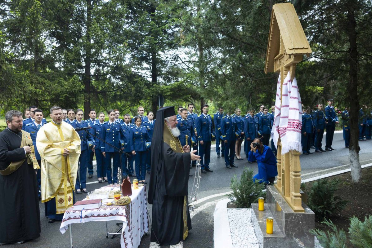 Sfințire de troiță la Baza 90 Transport Aerian din Otopeni  297437