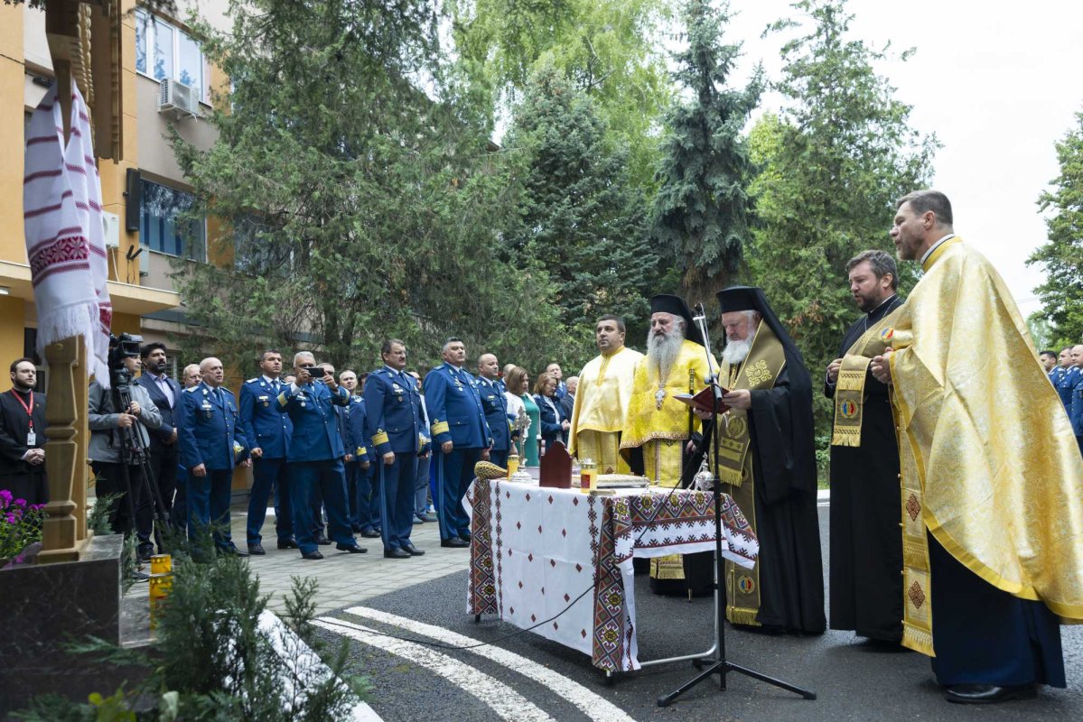 Sfințire de troiță la Baza 90 Transport Aerian din Otopeni  297439