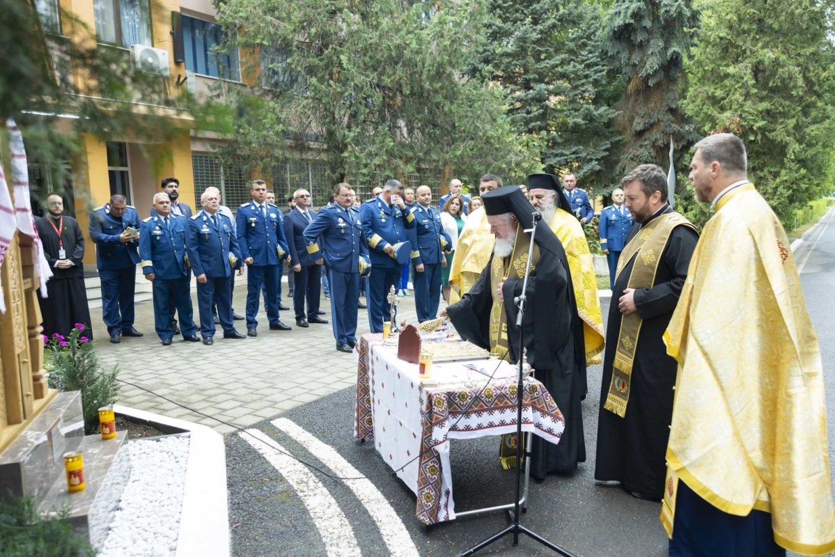 Sfințire de troiță la Baza 90 Transport Aerian din Otopeni  297442