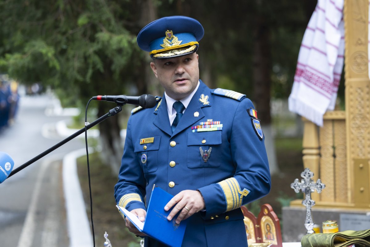 Sfințire de troiță la Baza 90 Transport Aerian din Otopeni  297450