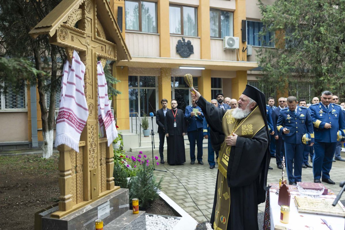 Sfințire de troiță la Baza 90 Transport Aerian din Otopeni  297455