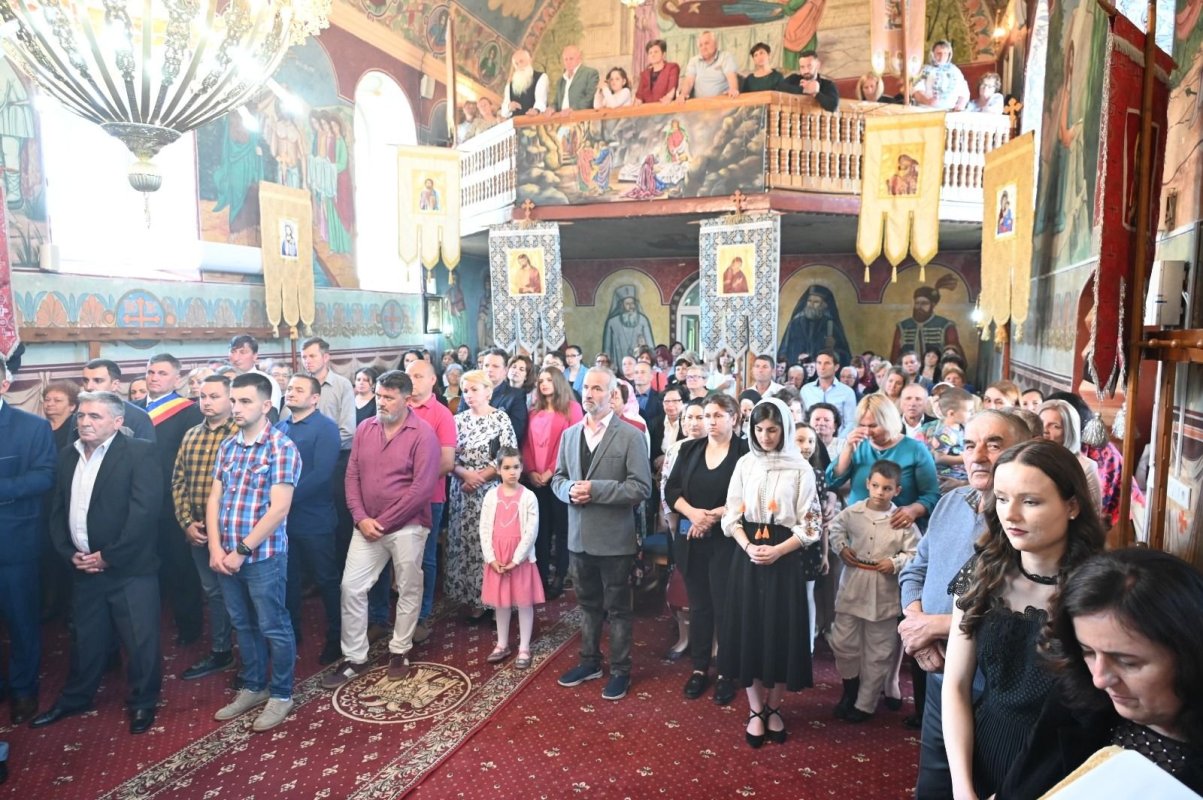 Vizită arhierească în Parohia Șuncuiuș, Bihor 297416