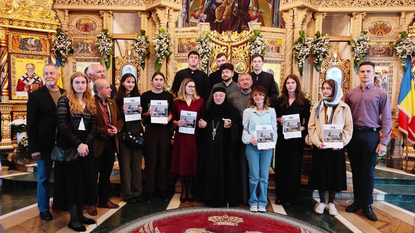  „Light of Life”, un concurs pentru tinerii poeți  297536