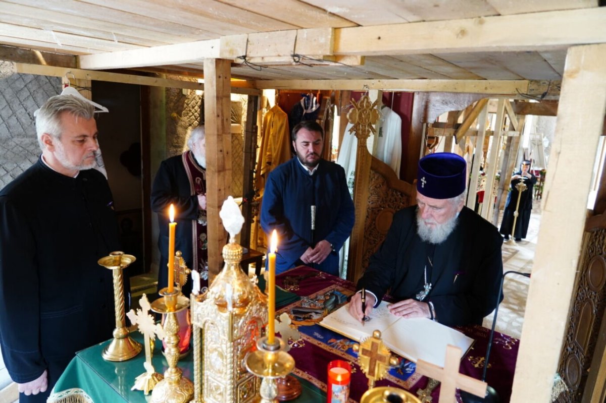 Vizite pastorale la două lavre din Arhiepiscopia Târgoviștei 297510