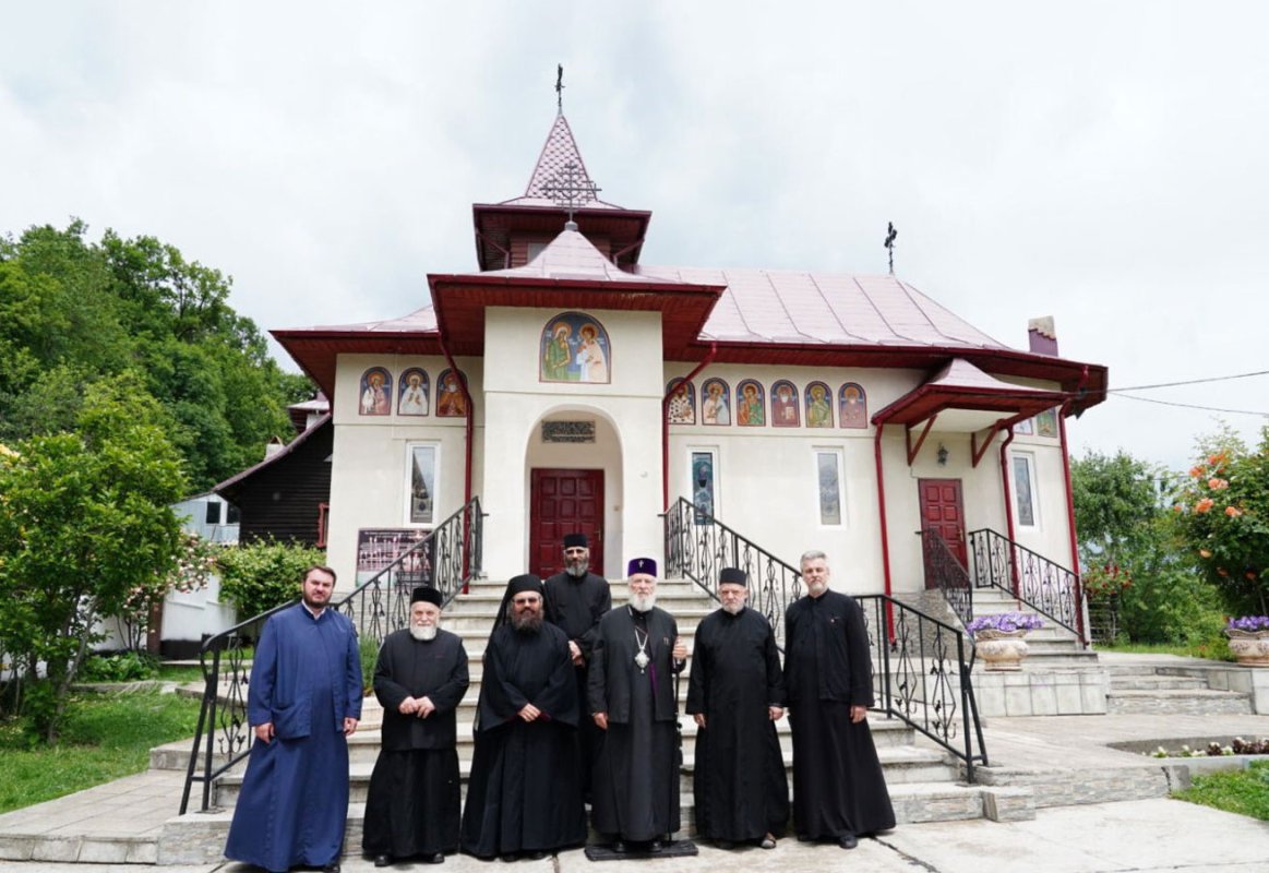 Vizite pastorale la două lavre din Arhiepiscopia Târgoviștei 297511
