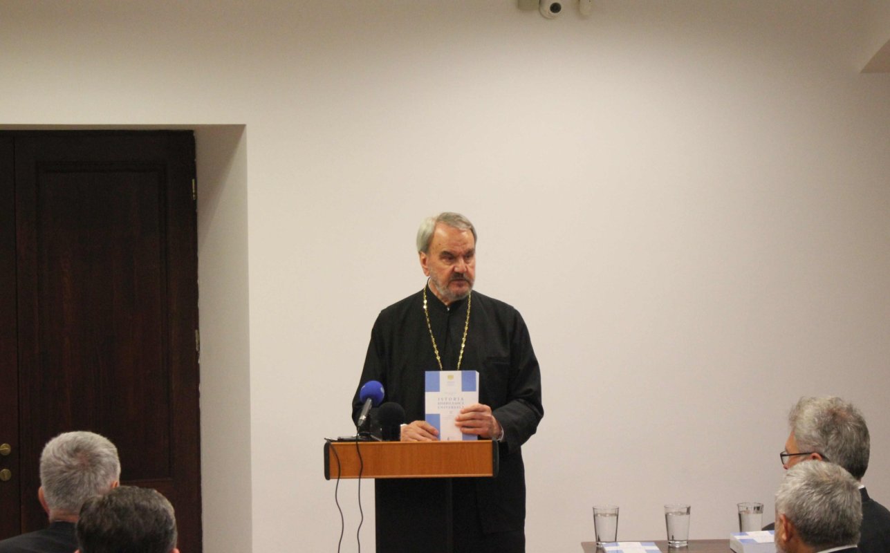 Lansarea volumului de Istorie bisericească universală la Craiova 297867