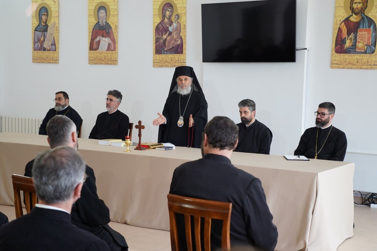 Preoţi şi medici brăileni întruniţi în conferinţă la Lacu Sărat 297962