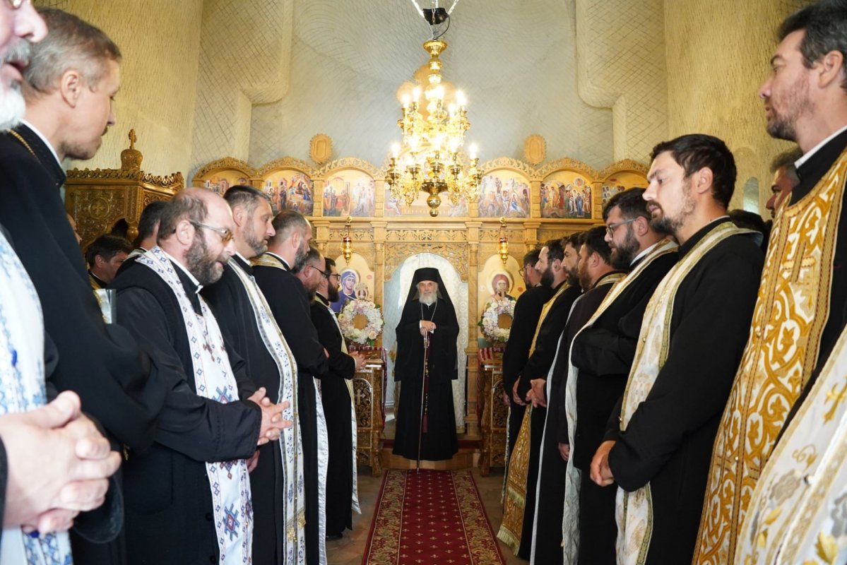 Preoţi şi medici brăileni întruniţi în conferinţă la Lacu Sărat 297973