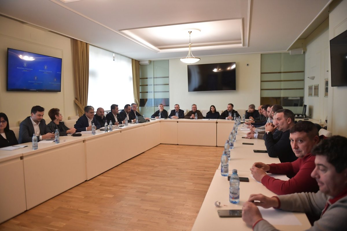 Proteste amânate până după alegeri 297788