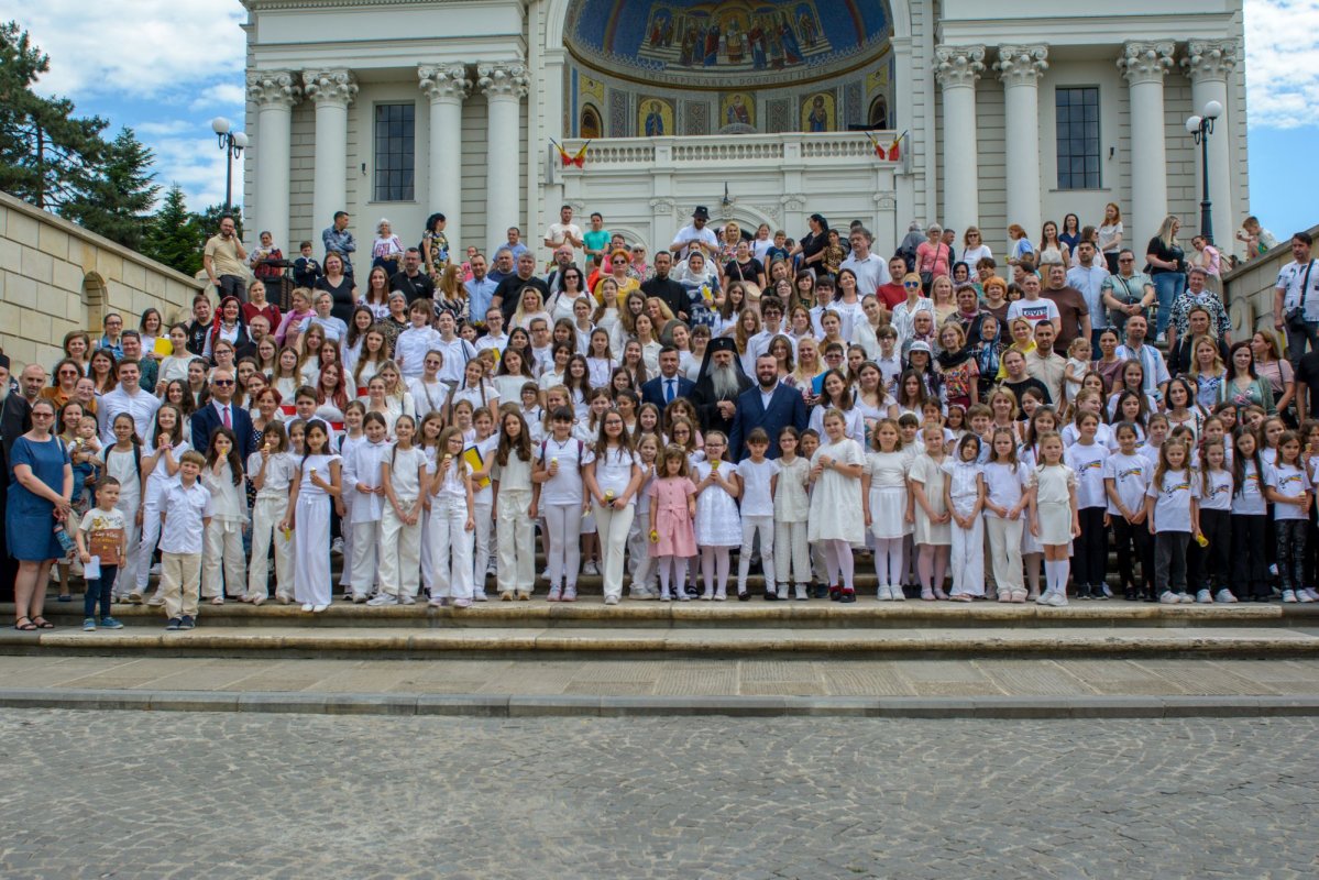 Ziua Internațională a Copilului serbată la Catedrala Mitropolitană din Iași 298095