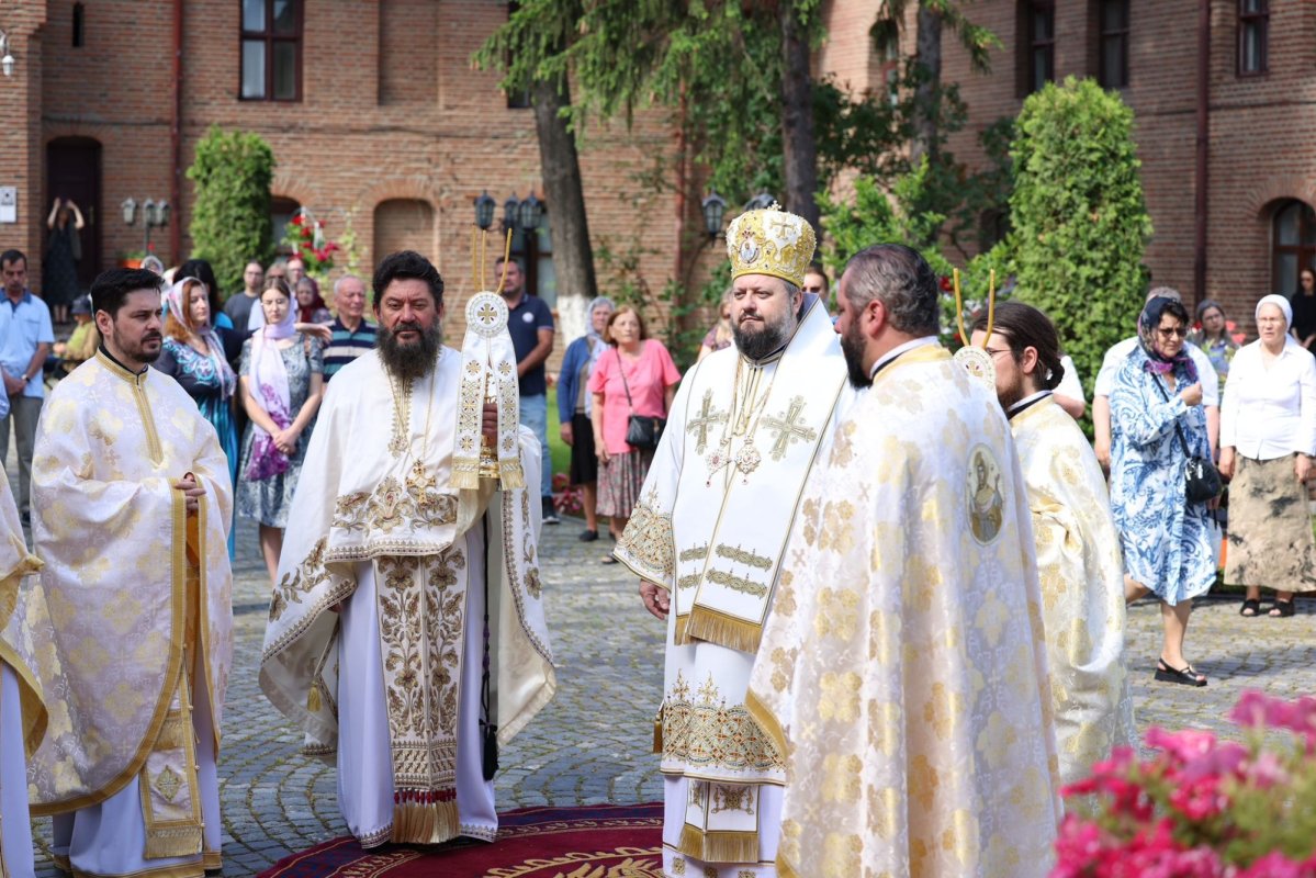 Popas de rugăciune la Mănăstirea Plumbuita 298171