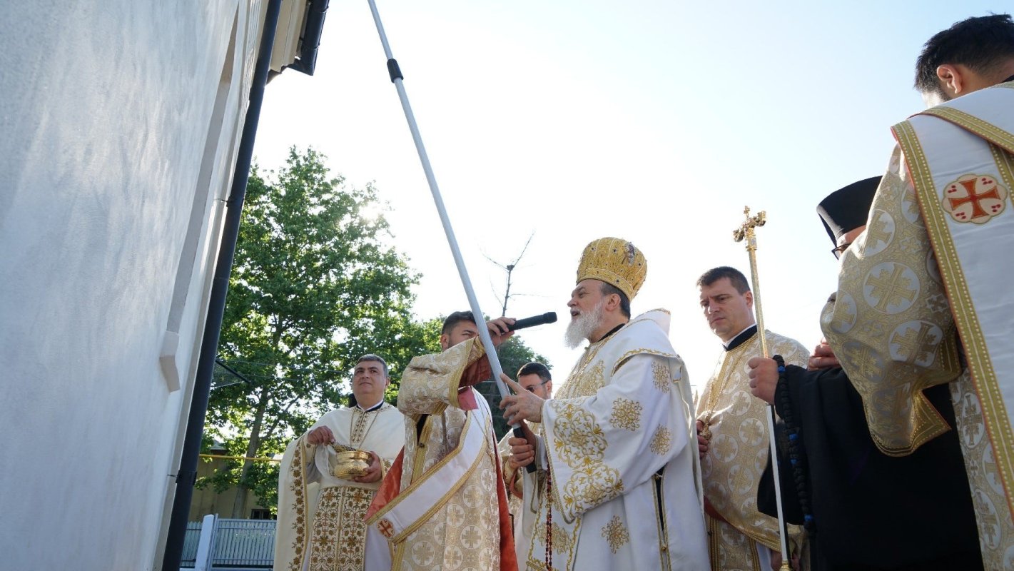 Binecuvântarea lucrărilor realizate la o parohie ialomițeană 298295
