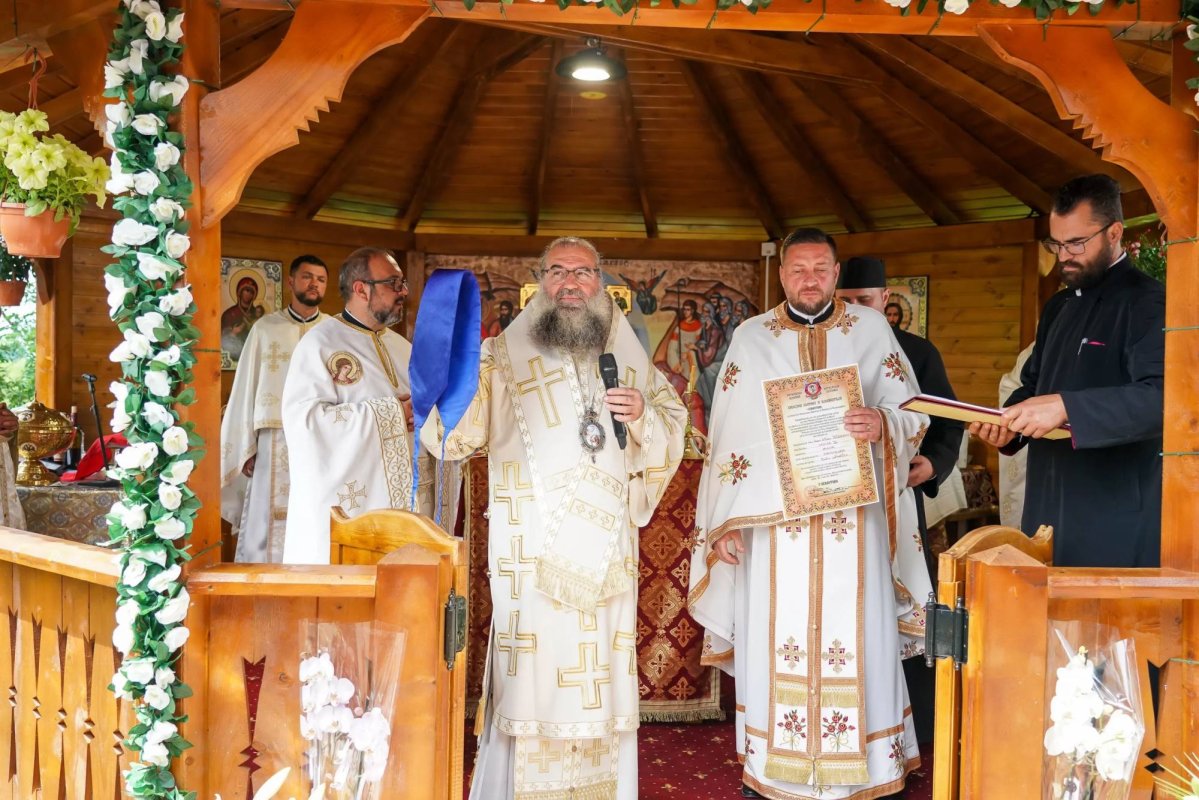 Reînnoirea unui lăcaș de rugăciune din Olt 298298