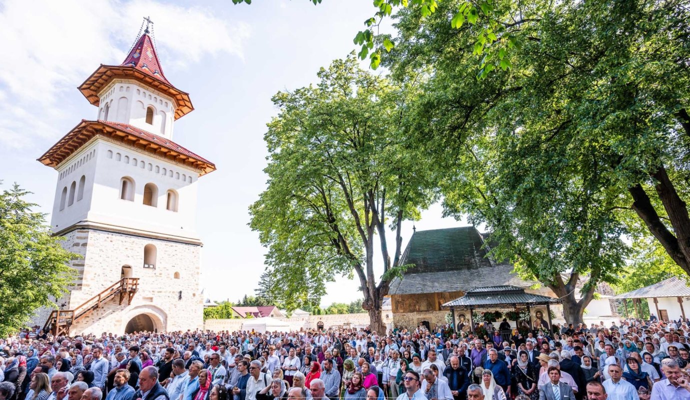 Sfântul mult-iubit al Bucovinei cinstit la Suceava 298299
