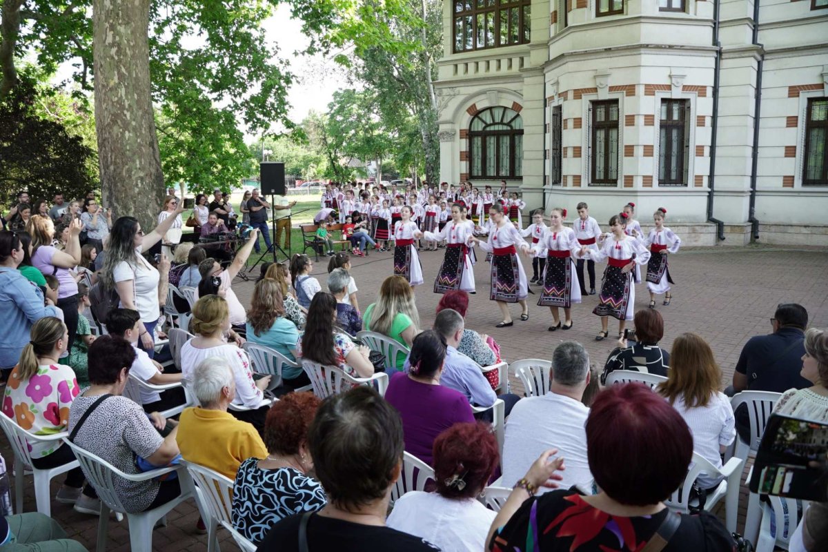 Manifestări cultural‑artistice de Ziua Copilului la Galaţi  298359