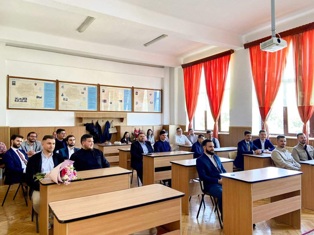 Momente de bilanț ale seminariștilor buzoieni de ieri și de astăzi 298382