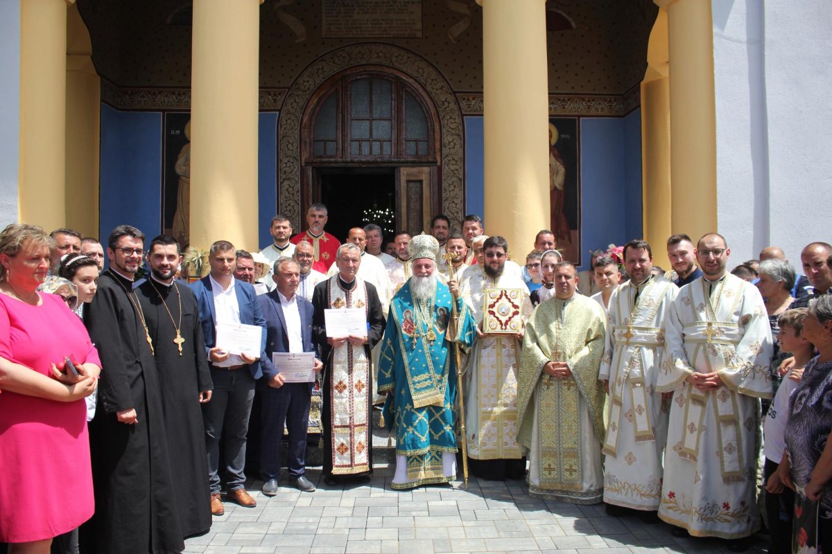 Resfințirea unei biserici din județul Gorj 298397
