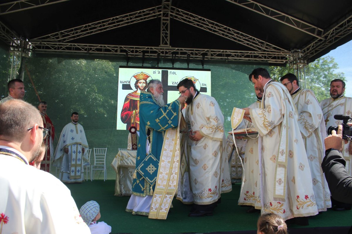 Resfințirea unei biserici din județul Gorj 298399