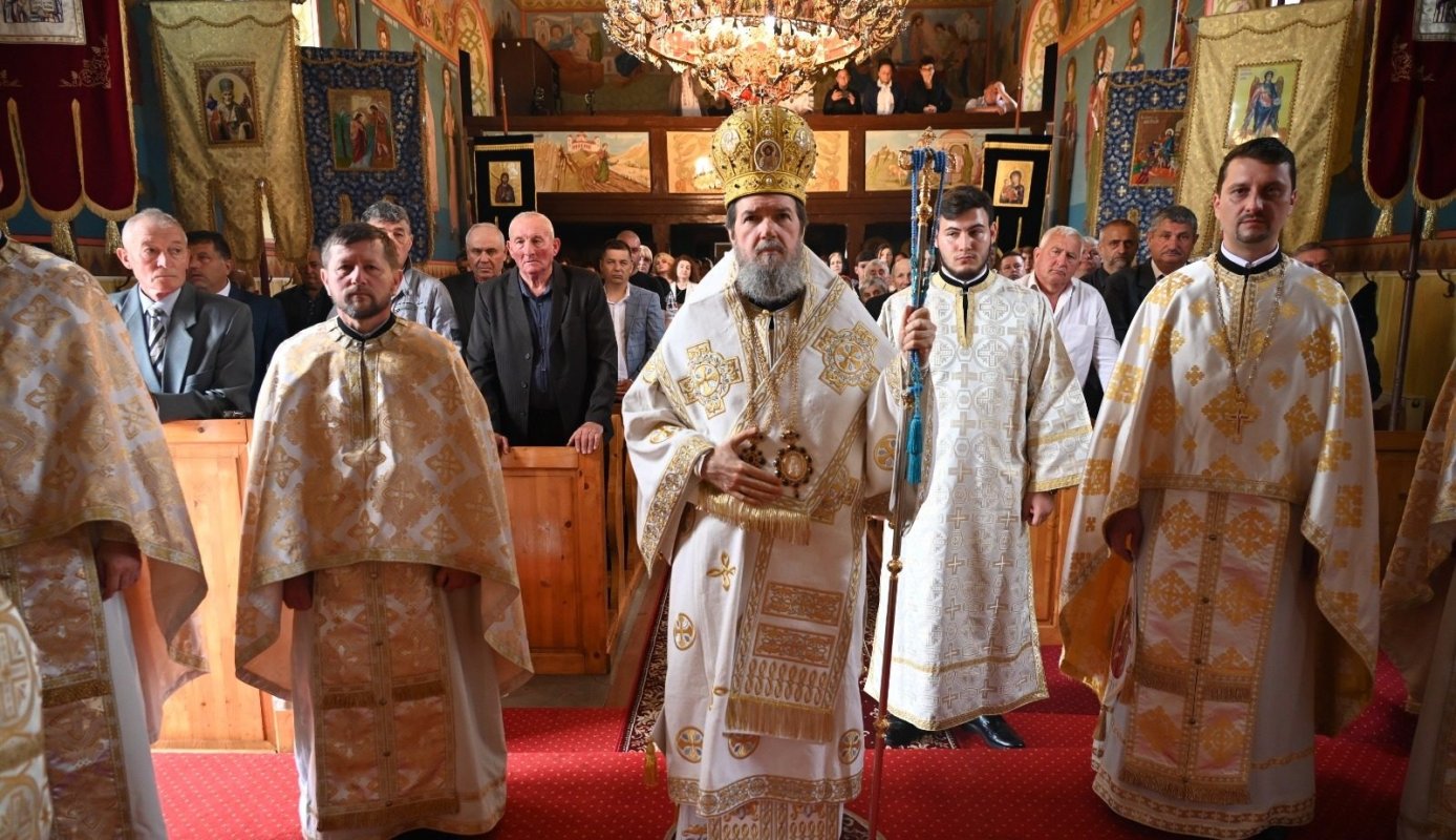 Slujire arhierească în Parohia Abrămuț, județul Bihor 298340