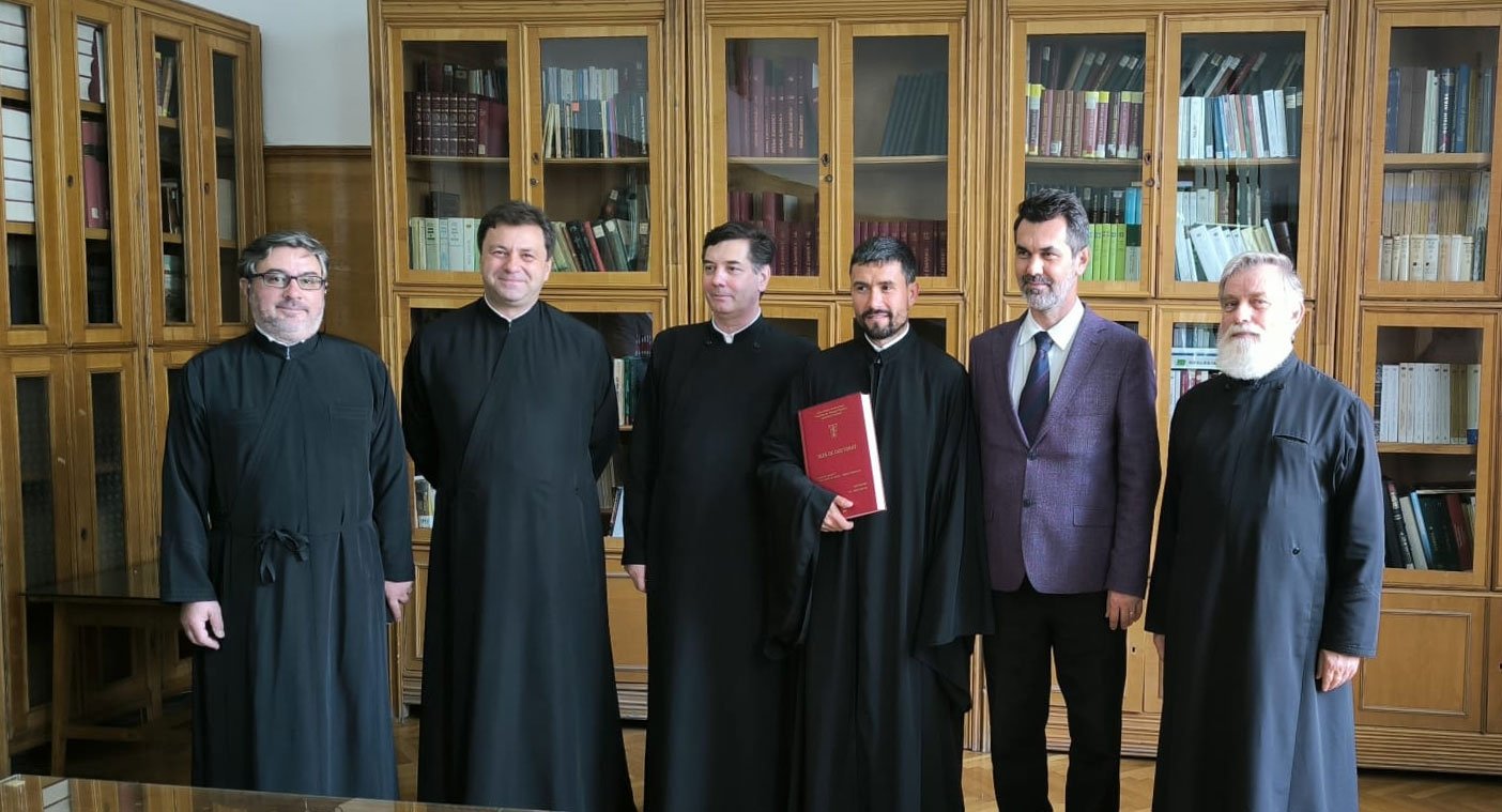 Teză de doctorat despre Seminarul Central din Bucureşti 298353