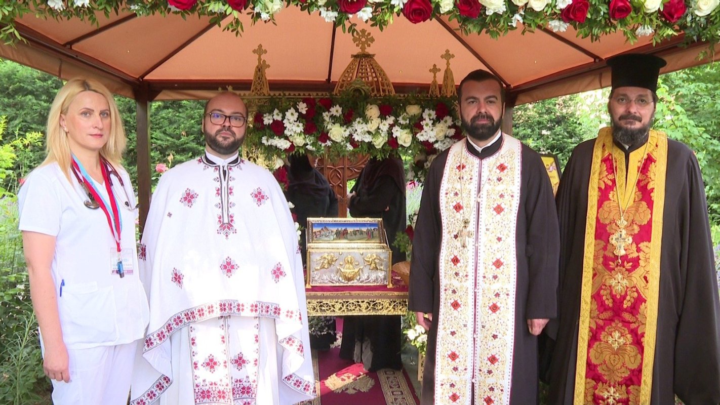 Zile de pelerinaj cu Cinstitul Brâu al Maicii Domnului în Bucureşti 298405