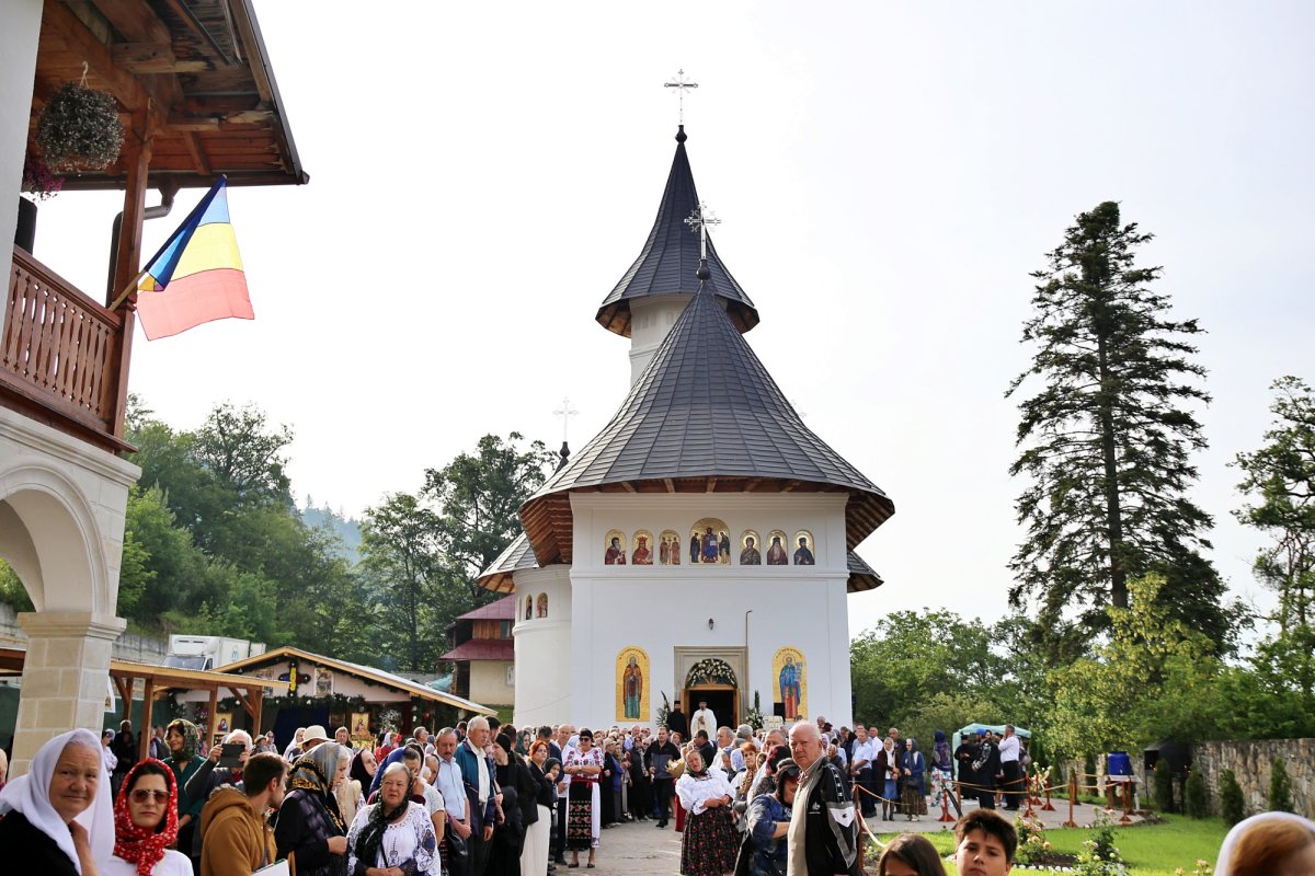 Casa Sfinților Iosif și Chiriac de la Bisericani a primit haină nouă luminoasă 298792