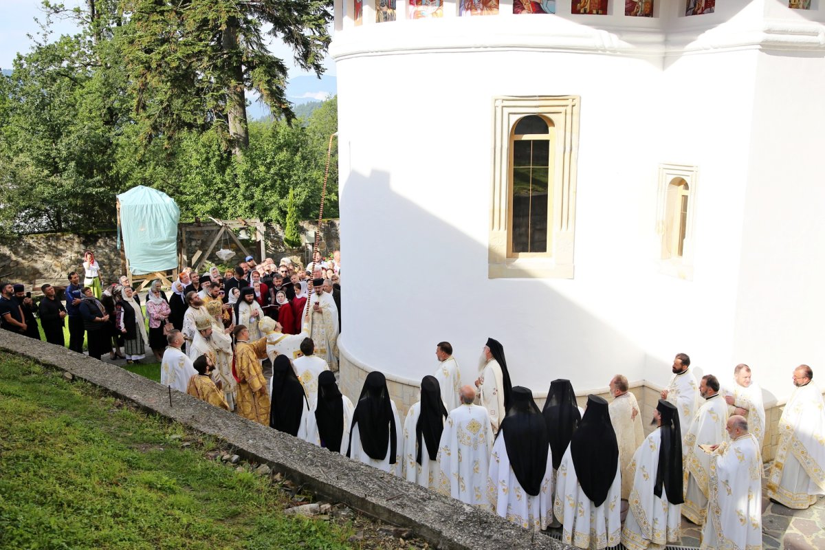 Casa Sfinților Iosif și Chiriac de la Bisericani a primit haină nouă luminoasă 298796