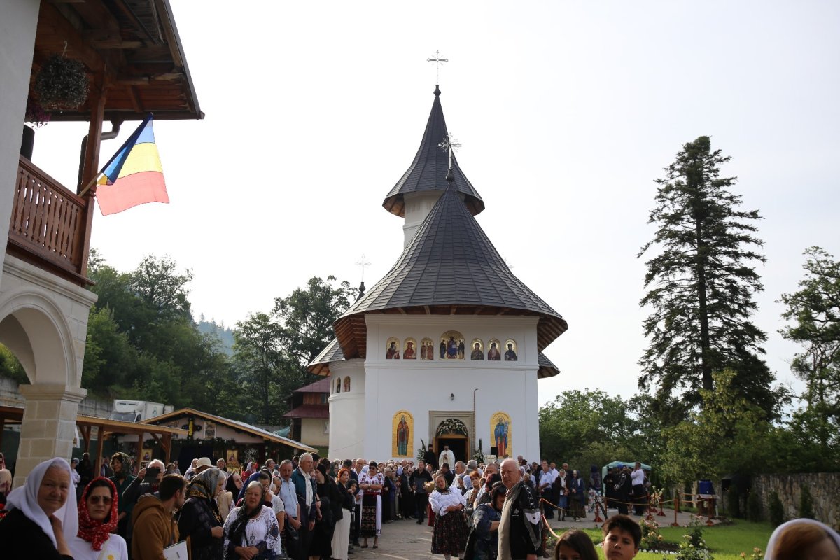 O nouă biserică la Mănăstirea Bisericani 298771