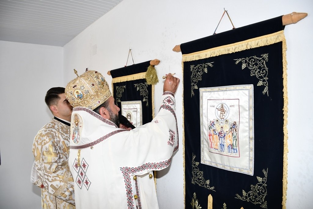 Biserica parohială de la Văliug s-a schimbat la față 298919