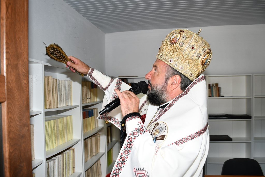 Biserica parohială de la Văliug s-a schimbat la față 298920