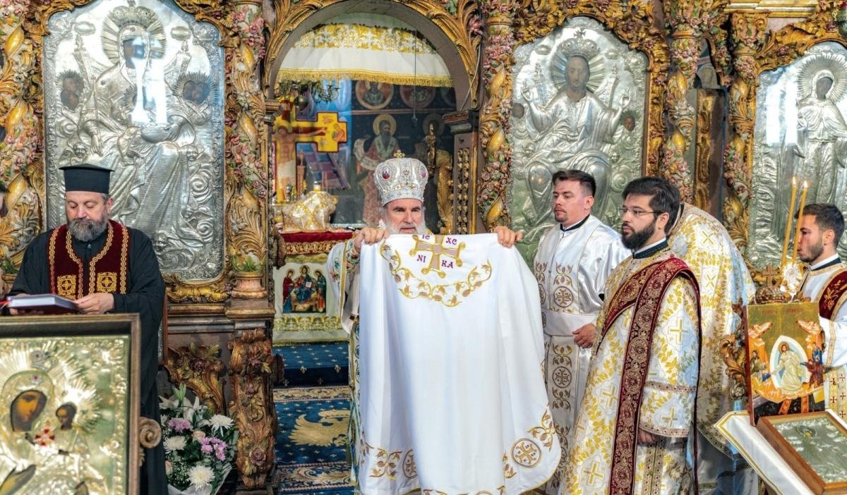 Hirotonii la Catedrala Arhiepiscopală din Roman 298880