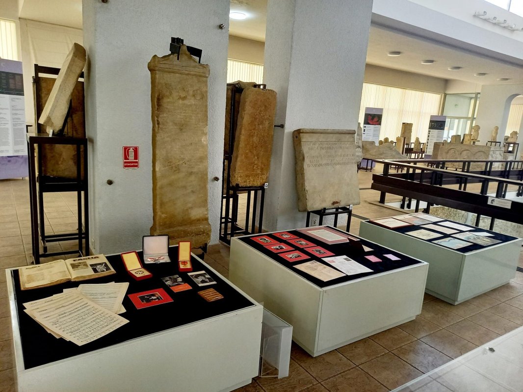 Colecţia Carmen Petra-Basacopol donată Muzeului de Istorie a României  298944