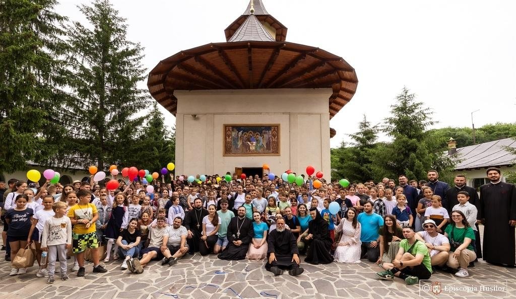 „Luna pastorației copiilor și tinerilor”, în Episcopia Hușilor 298979