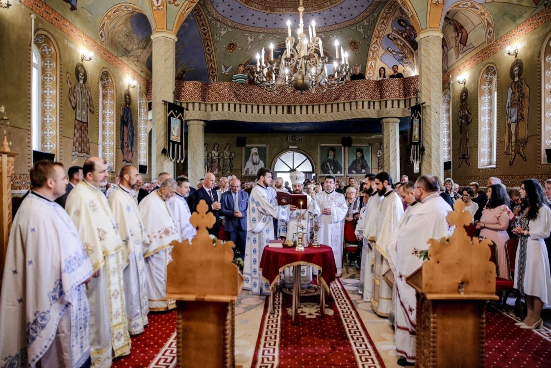 Sfințire la biserica din Săndulești, Cluj 298977