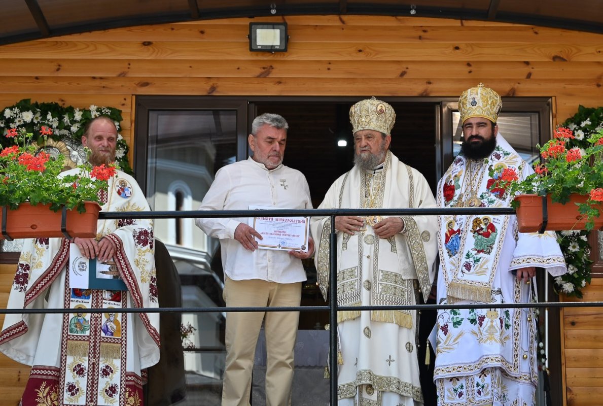 Sobor de arhierei la târnosirea bisericii Schitului Cucuiș, Hunedoara 298972