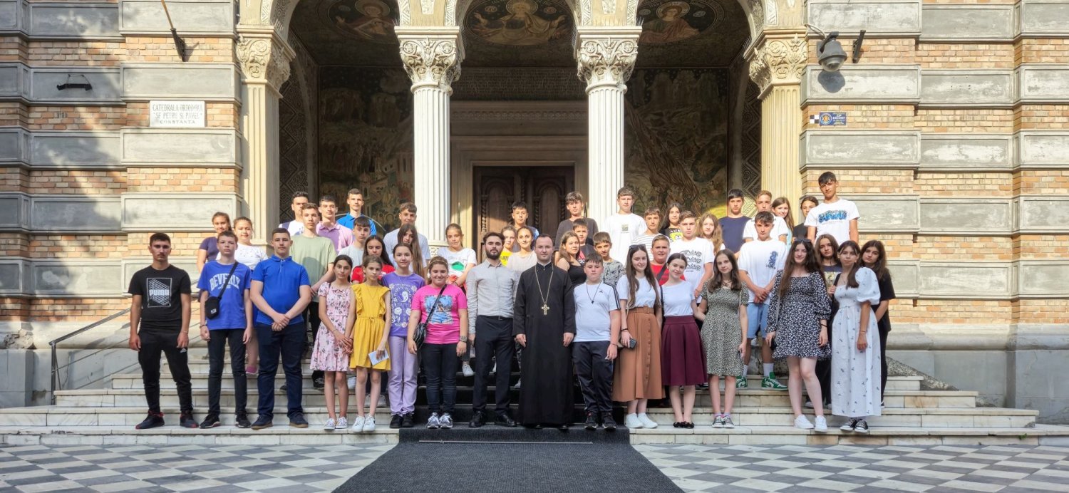 Tineri buzoieni pe meleaguri dobrogene 299191