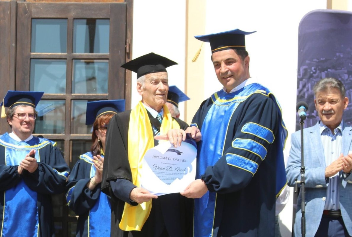 Absolvent de master la 89 de ani 299468