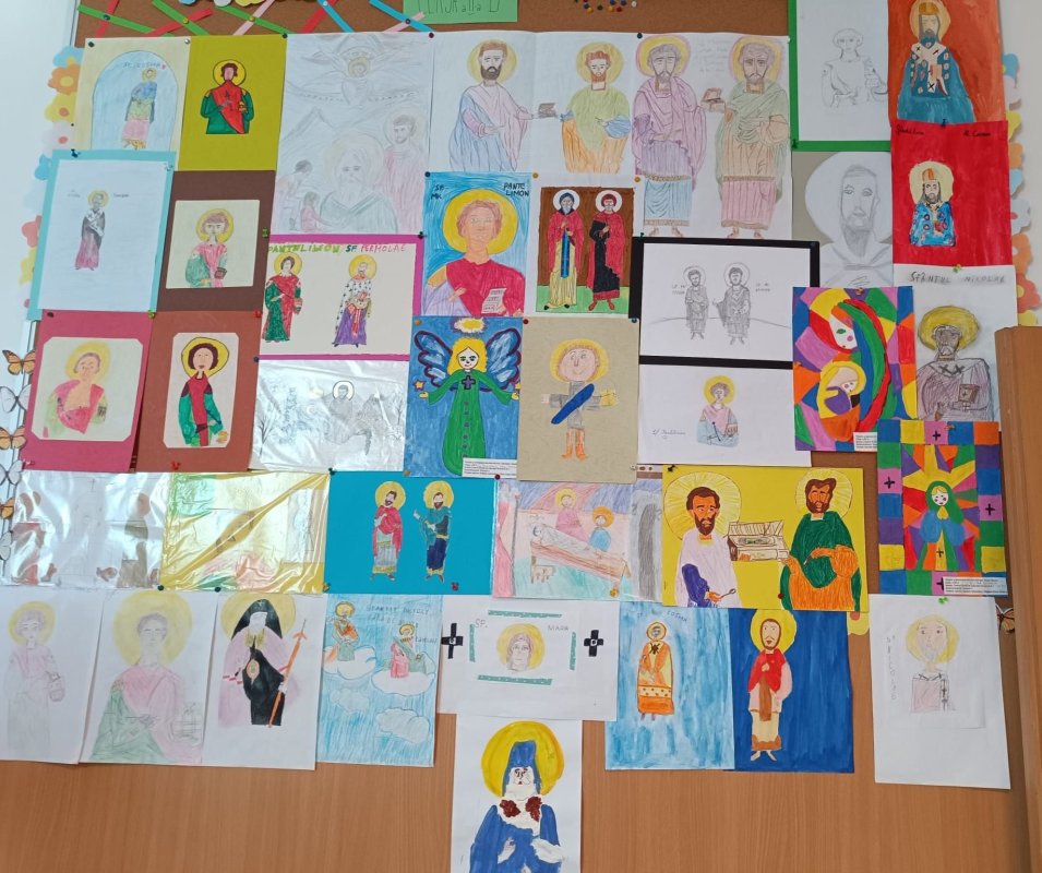 Expoziție dedicată unor sfinți tămăduitori la o școală gimnazială din Capitală 299566