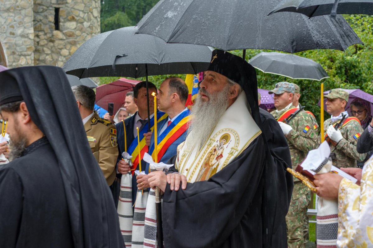 Recunoștință adusă ostașilor neamului la Mănăstirea „Înălțarea Sfintei Cruci” Brusturi 299543