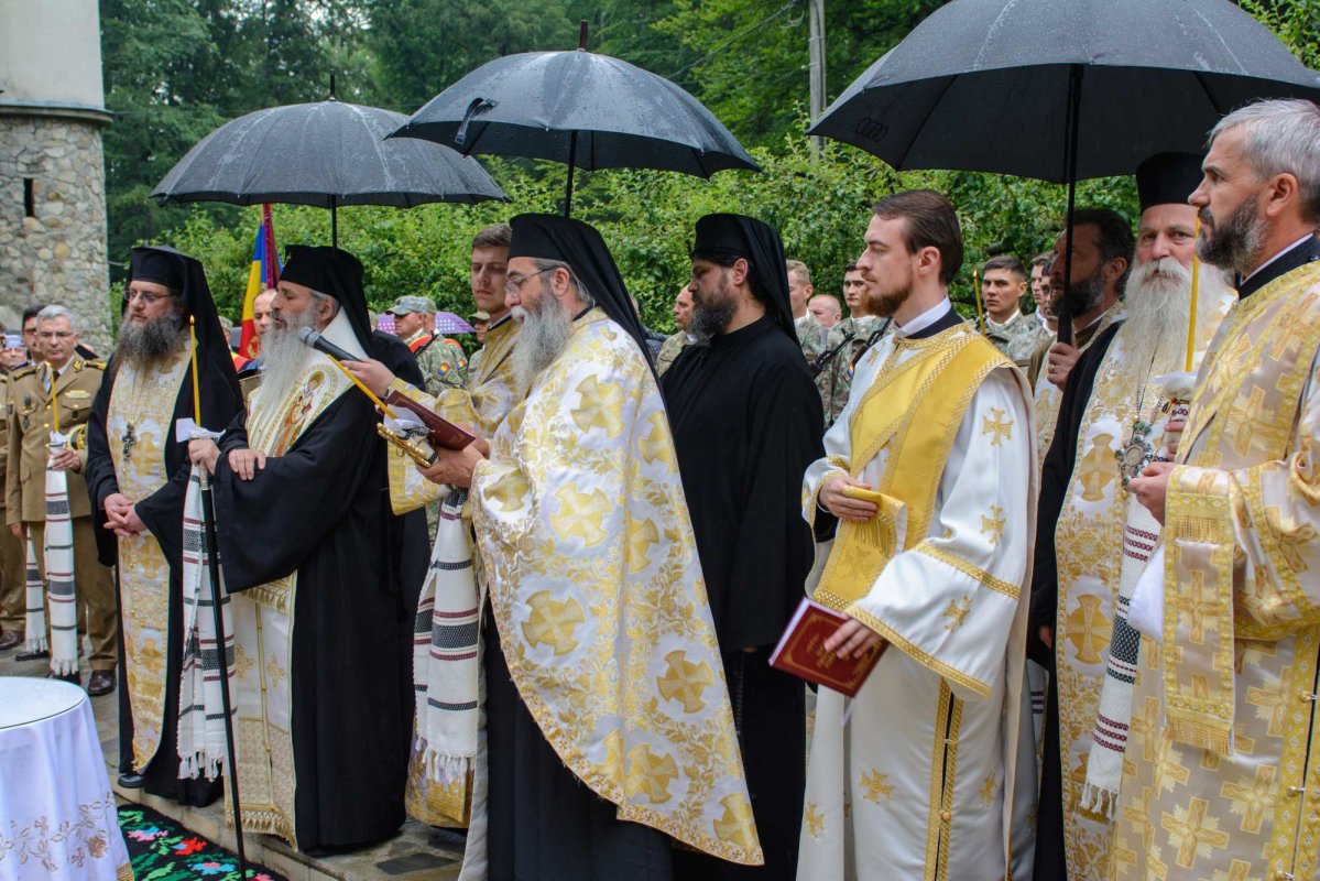 Recunoștință adusă ostașilor neamului la Mănăstirea „Înălțarea Sfintei Cruci” Brusturi 299544