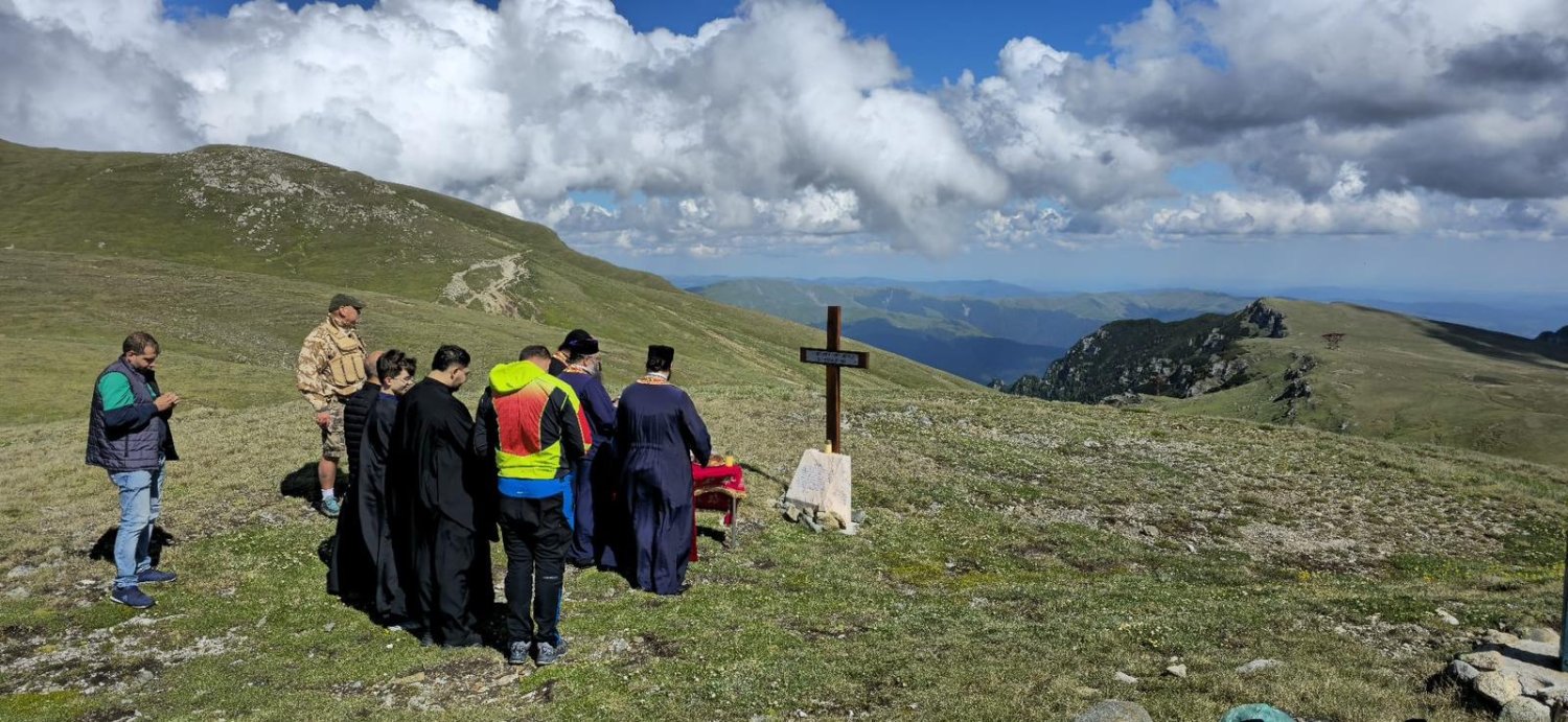Slujbă de pomenire pentru eroii neamului pe Platoul Bucegi 299530