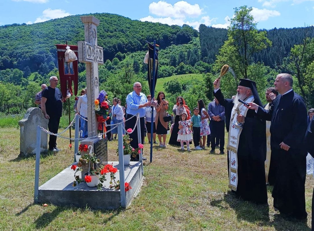 Binecuvântări arhiereşti în parohii bistriţene şi clujene 300235