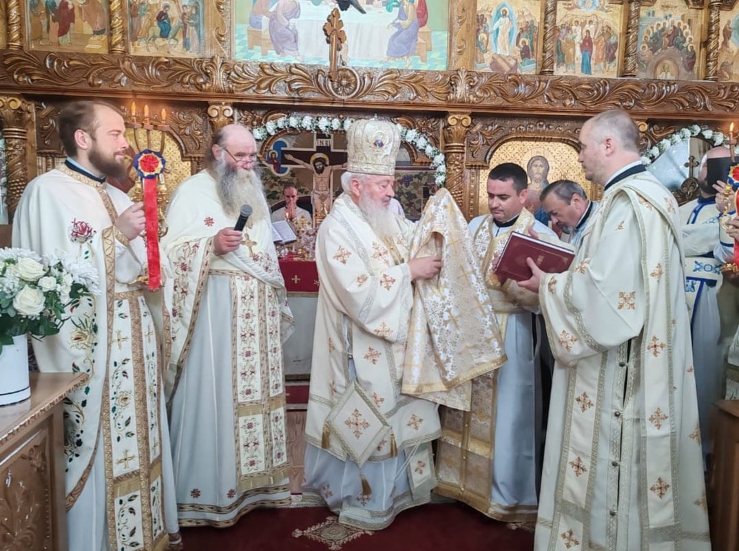 Binecuvântări arhiereşti în parohii bistriţene şi clujene 300239