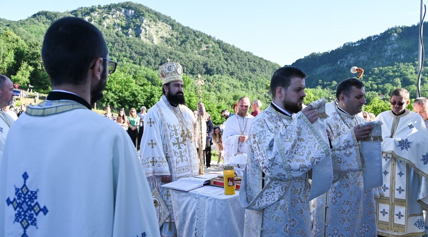 Sfințiri de lăcașuri în Episcopia Devei şi Hunedoarei 300306