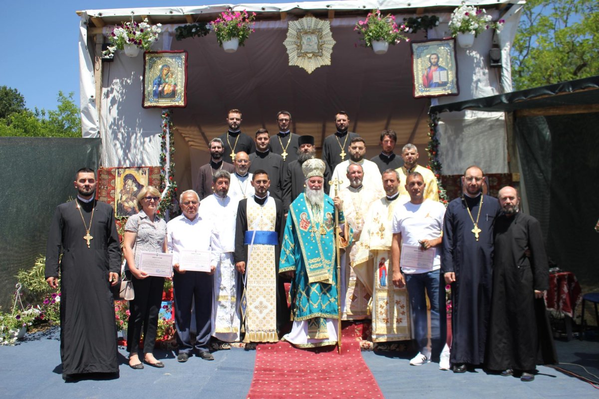Sfințire de biserică într‑o comunitate din județul Dolj 300397