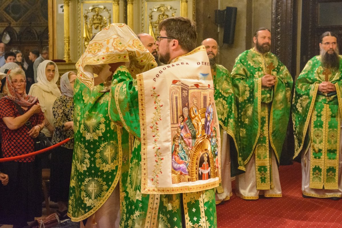 Praznicul Cincizecimii la catedrala din Iași 300640