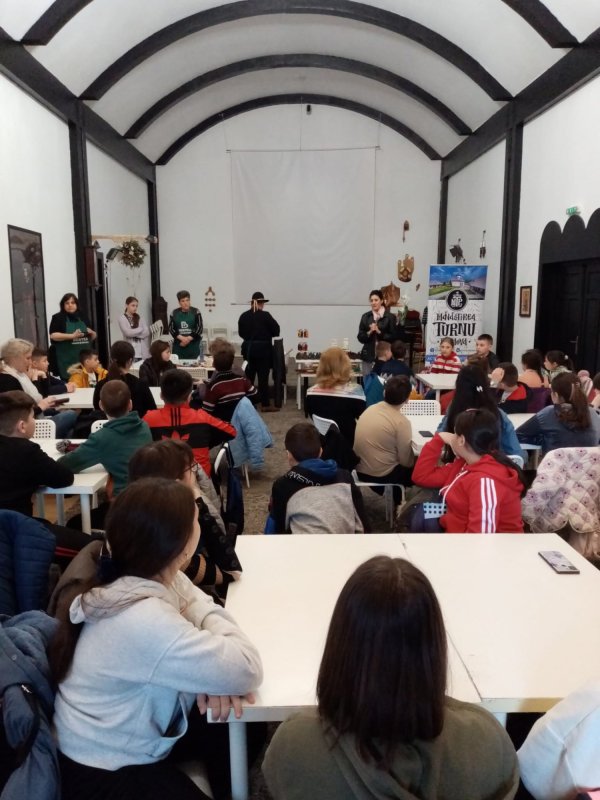Proiect educaţional în parteneriat cu Mănăstirea Turnu 299478