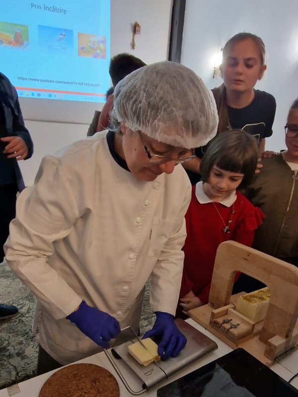 Proiect educaţional în parteneriat cu Mănăstirea Turnu 299479